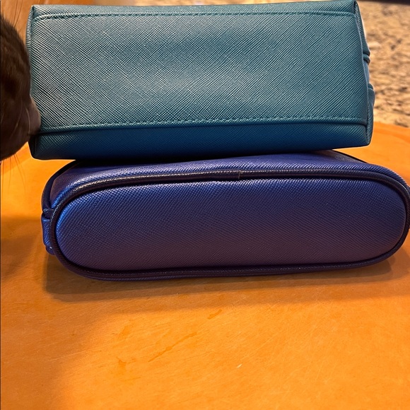 La Mer Vibrant Blue and Teal Makeup Bags - Picture 11 of 13